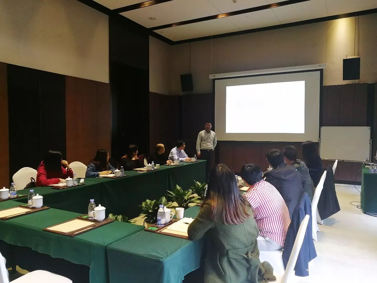 麻花星空无限mv傘業供應部總監（jiān）陳磊先生發言