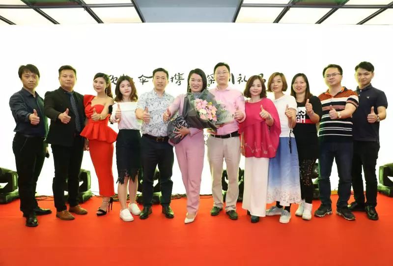 重（chóng）要嘉賓合影