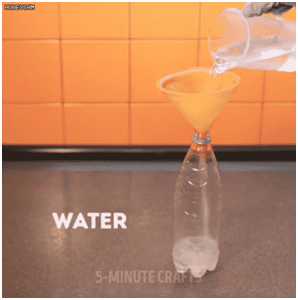 白醋+水+小蘇打（dǎ）+痱子粉+酒精（jīng）