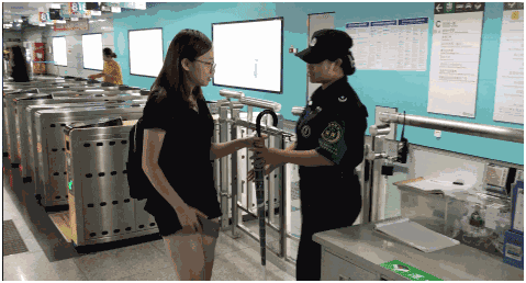 深圳地鐵借傘（sǎn）